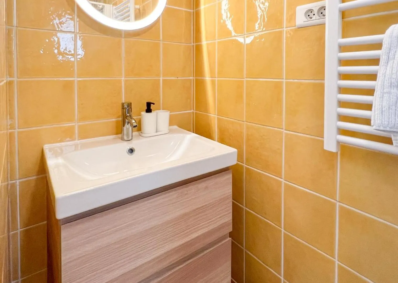 Havre De Bien-Etre A Toulon Avec Sauna 4 Couchages