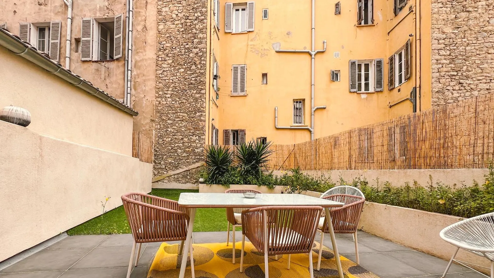 Havre De Bien-Etre A Toulon Avec Sauna 4 Couchages 0*,  France